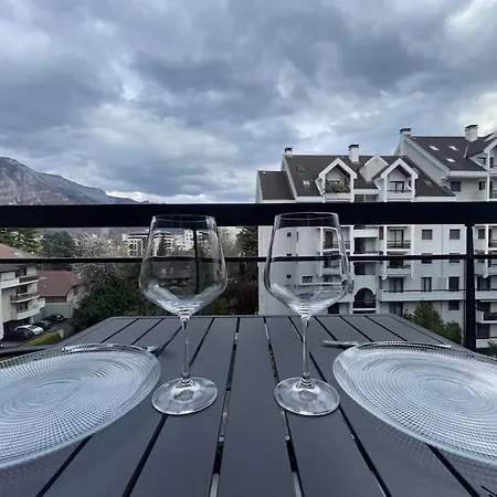 Le Mont-veyrier, Parking Et Vue 아파트 안시