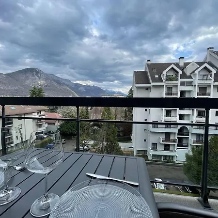 Le Mont-veyrier, Parking Et Vue 아파트